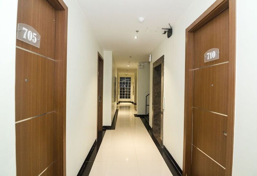 Blitz Hotel Batam Centre