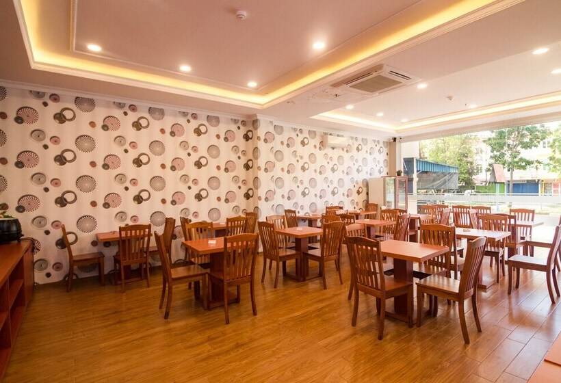 Blitz Hotel Batam Centre