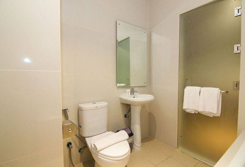 Blitz Hotel Batam Centre