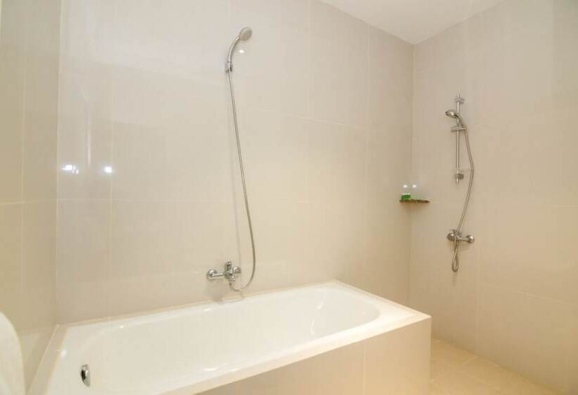 Blitz Hotel Batam Centre