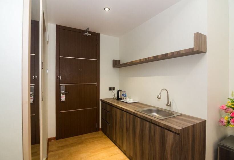 Blitz Hotel Batam Centre