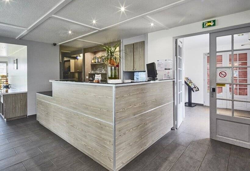 Отель Kyriad Cambrai