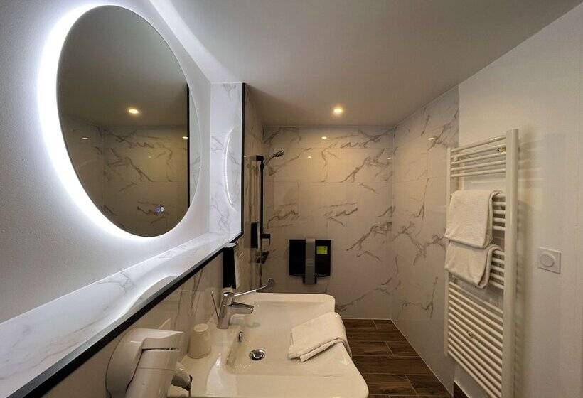 Отель Kyriad Cambrai