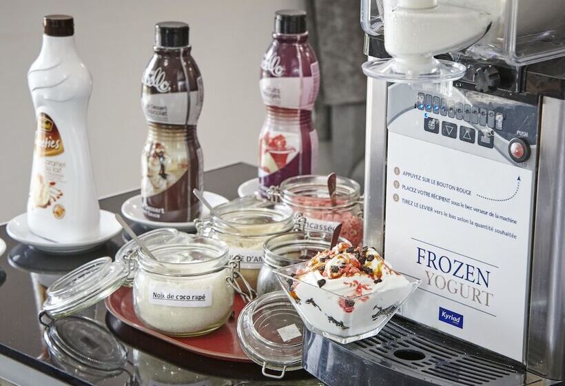 Отель Kyriad Cambrai