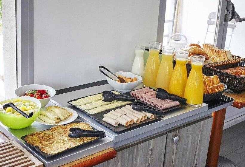 Отель Kyriad Cambrai