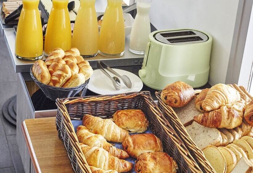 Отель Kyriad Cambrai