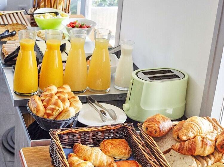 Отель Kyriad Cambrai