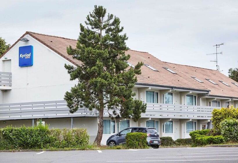 Отель Kyriad Cambrai