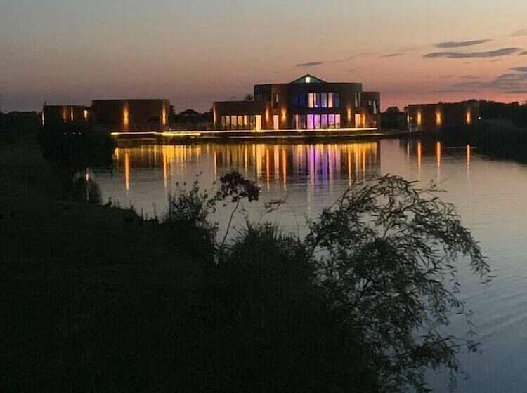 Lakeside Fishing Lodges