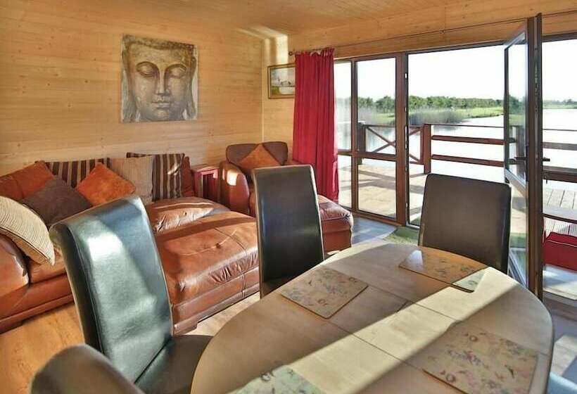 Lakeside Fishing Lodges