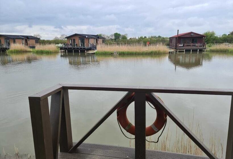 Lakeside Fishing Lodges