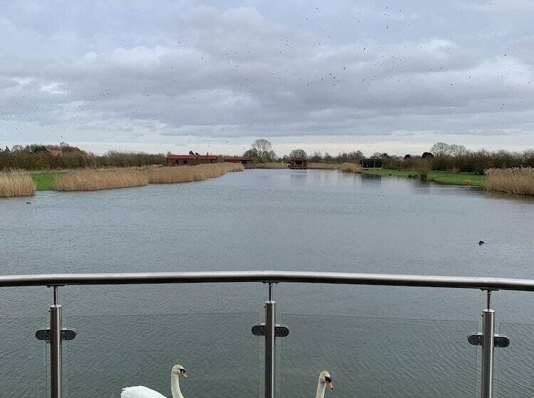 Lakeside Fishing Lodges