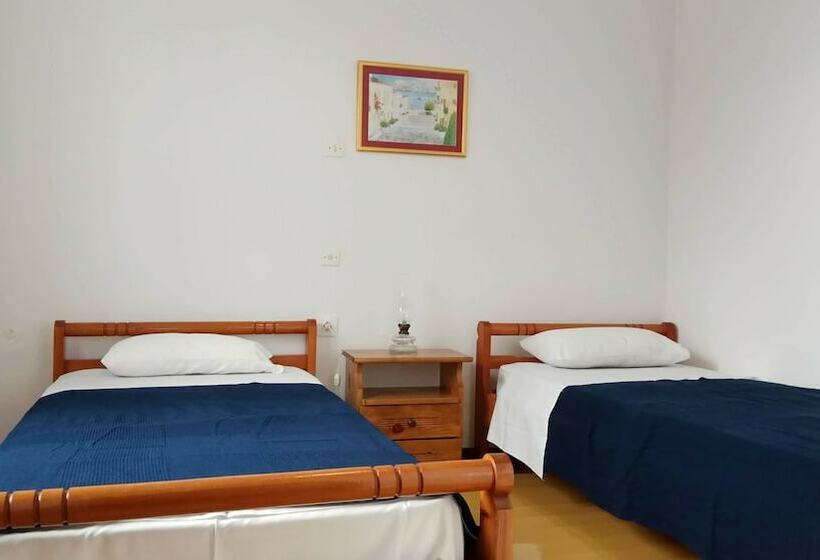 פנסיון Arhontiko Sitia