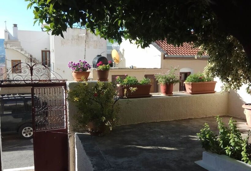 פנסיון Arhontiko Sitia