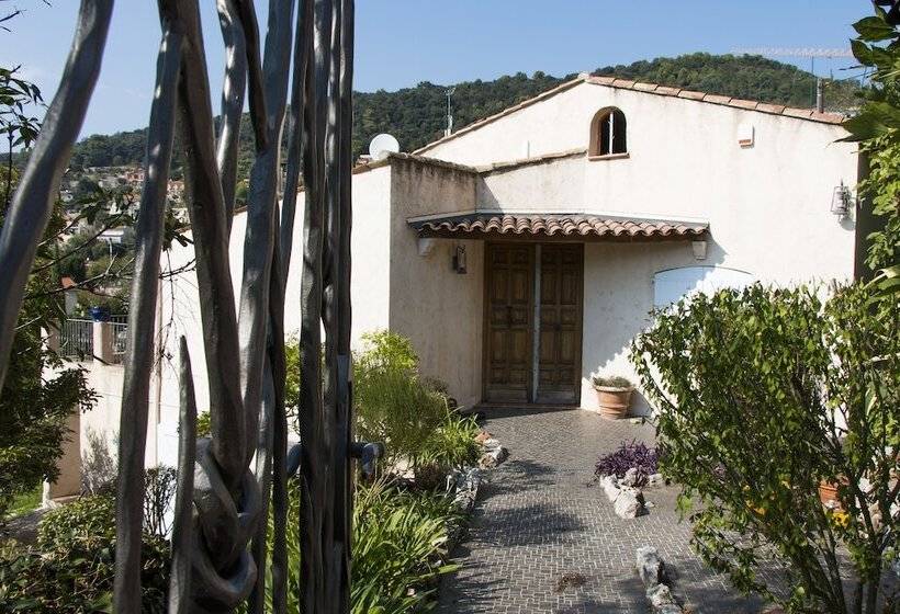 پانسیون Dans Les Nuages