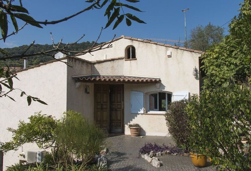 پانسیون Dans Les Nuages