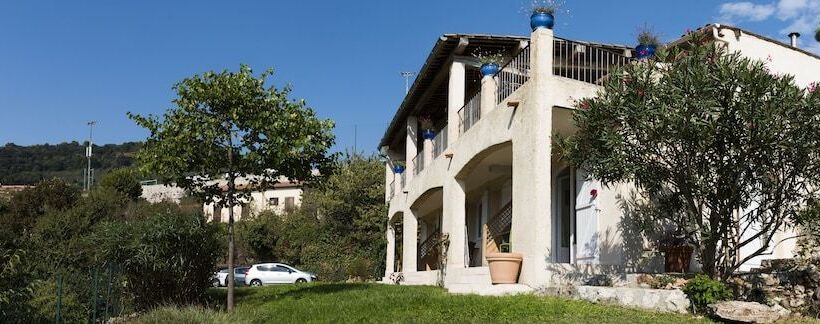 پانسیون Dans Les Nuages