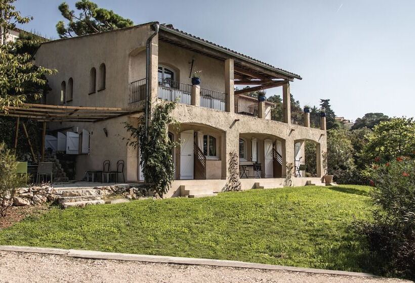 پانسیون Dans Les Nuages