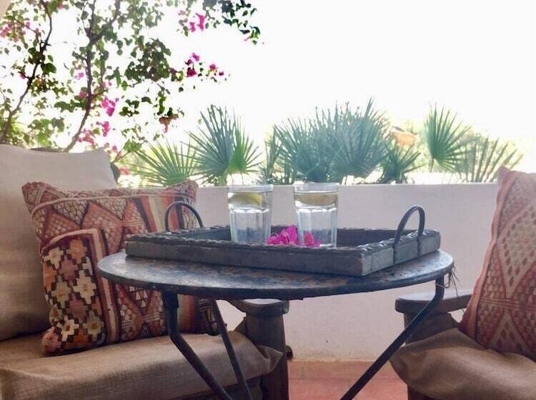 ペンション Domaine El Manar