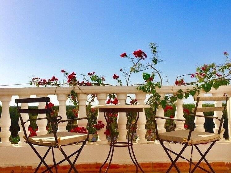 ペンション Domaine El Manar