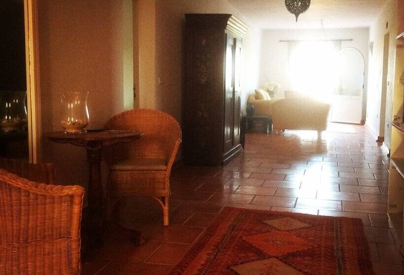 ペンション Domaine El Manar