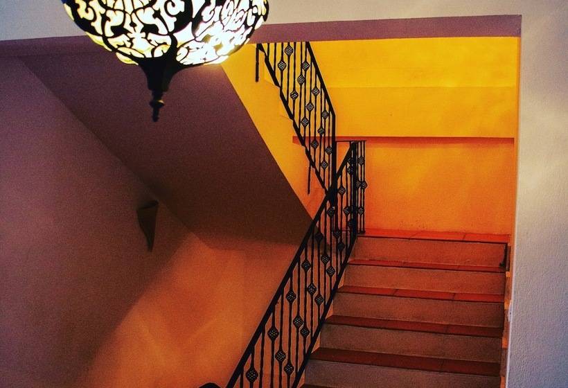 ペンション Domaine El Manar