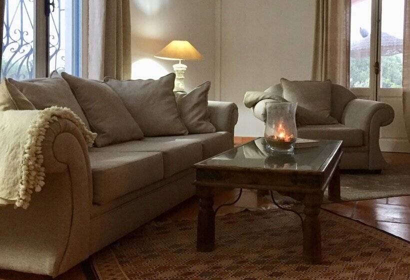 ペンション Domaine El Manar