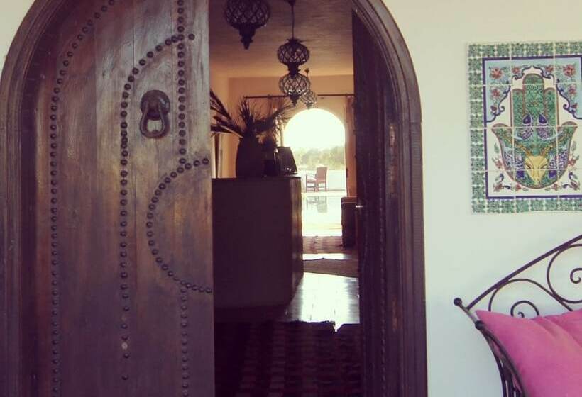 ペンション Domaine El Manar