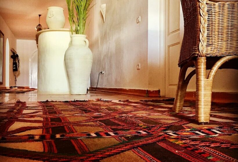 ペンション Domaine El Manar