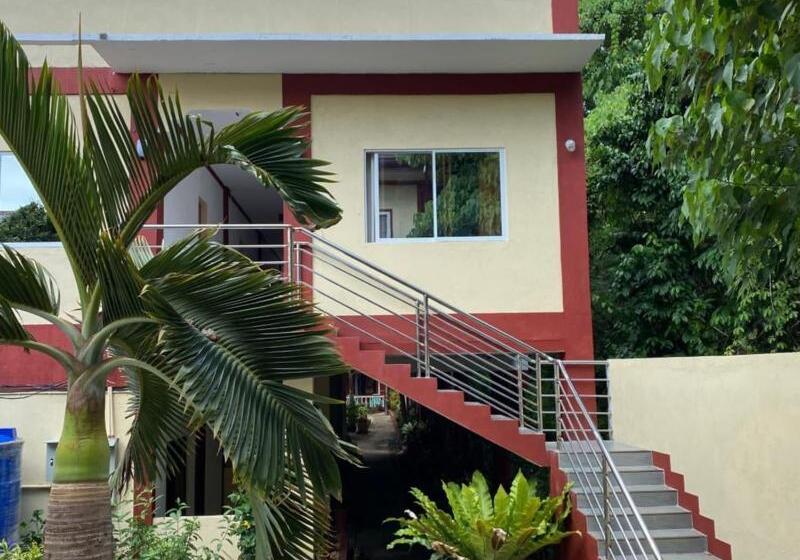 پانسیون John Verhel Homes