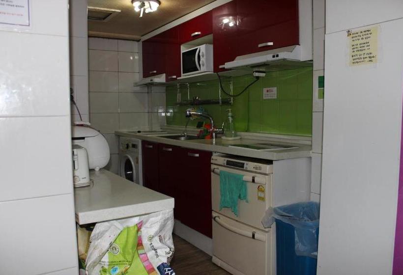 پانسیون Living Castle Single Room