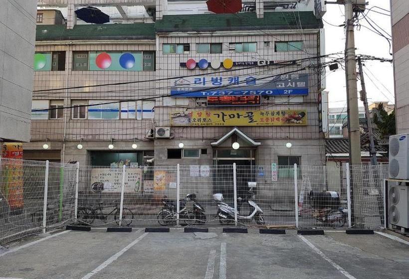 پانسیون Living Castle Single Room