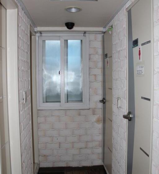 پانسیون Living Castle Single Room