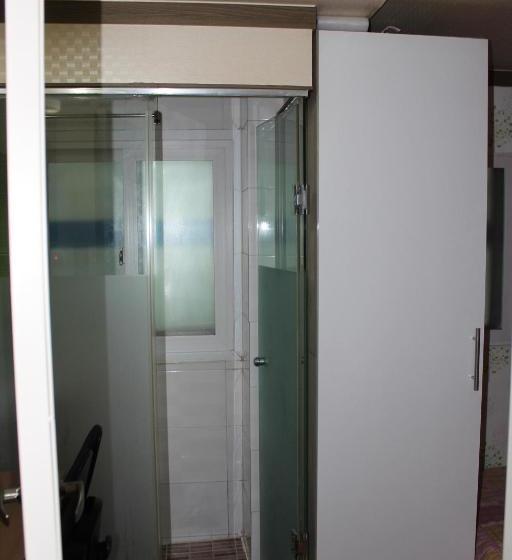 پانسیون Living Castle Single Room