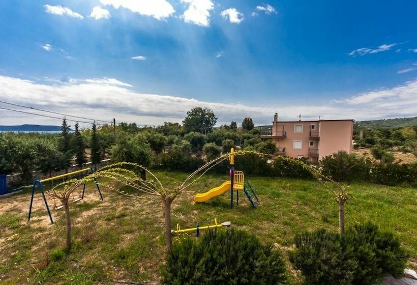 פנסיון Lontosvillage