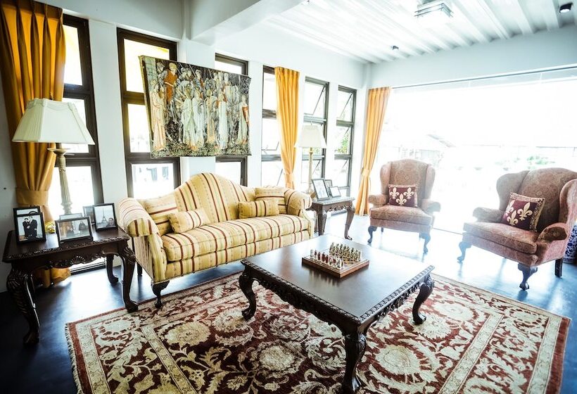 پانسیون Zeller Court Apartelle