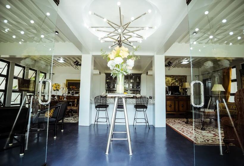 پانسیون Zeller Court Apartelle