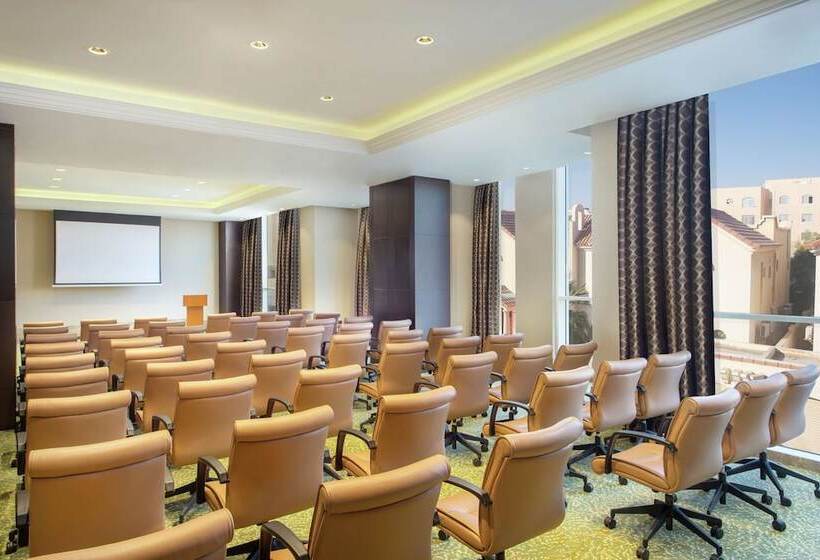 هتل Doubletree By Hilton Doha  Al Sadd