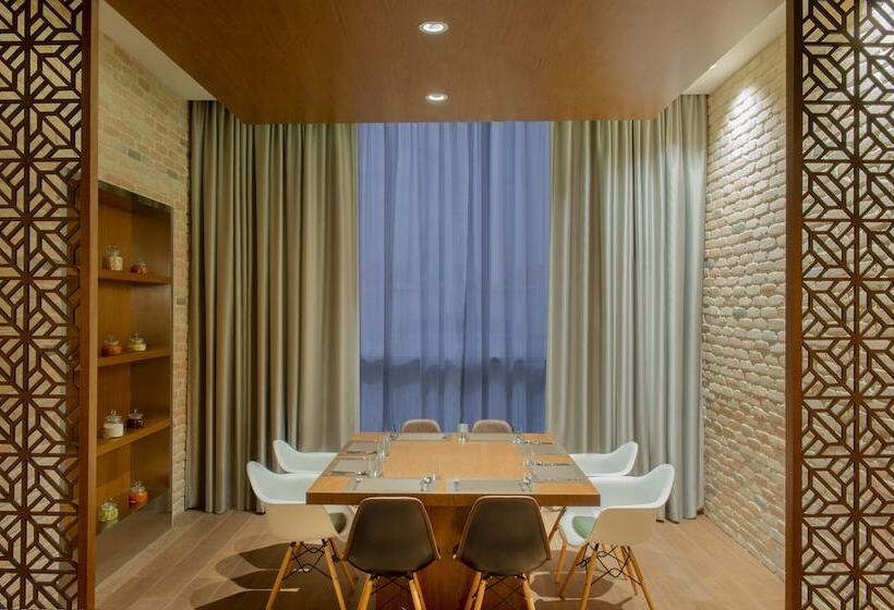 هتل Doubletree By Hilton Doha  Al Sadd