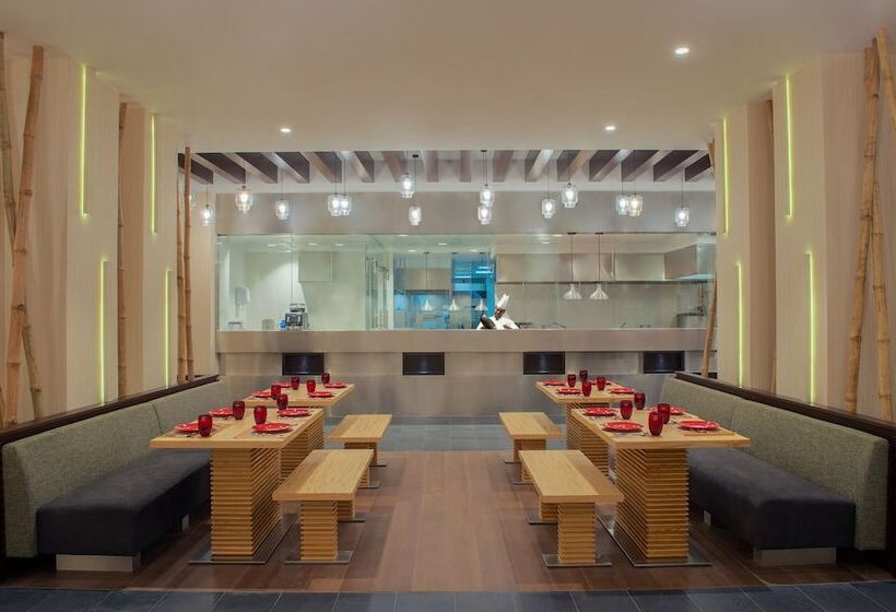 هتل Doubletree By Hilton Doha  Al Sadd