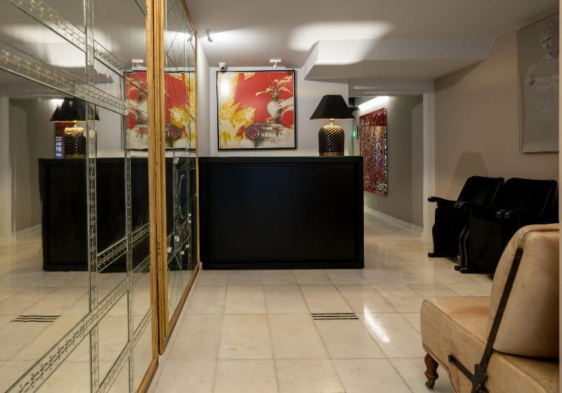 בית מלון כפרי Fos Downtown Suites