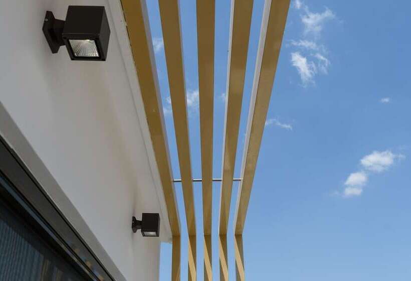 בית מלון כפרי Fos Downtown Suites