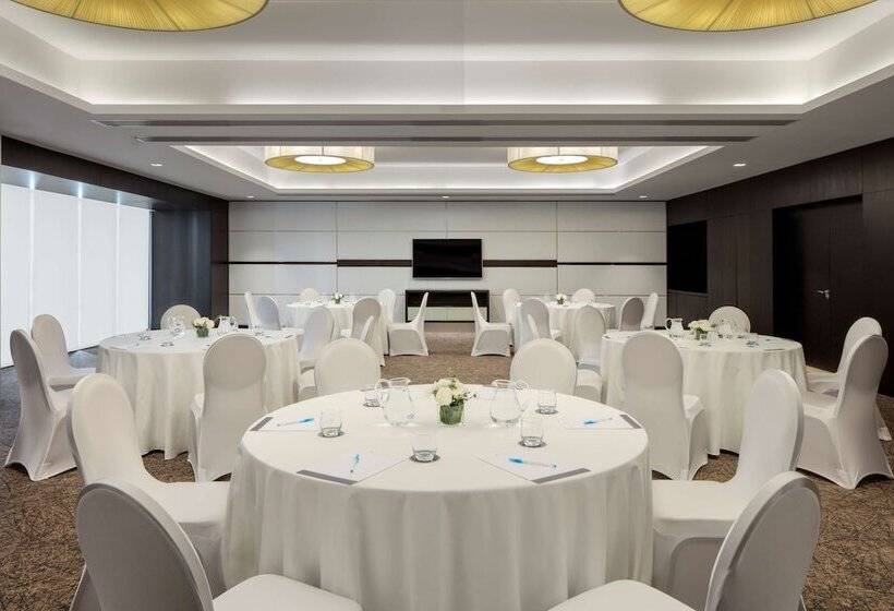 Отель Hyatt Place Dubai Jumeirah