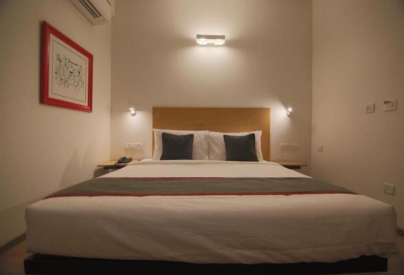 בית מלון כפרי Super Townhouse Airport Road