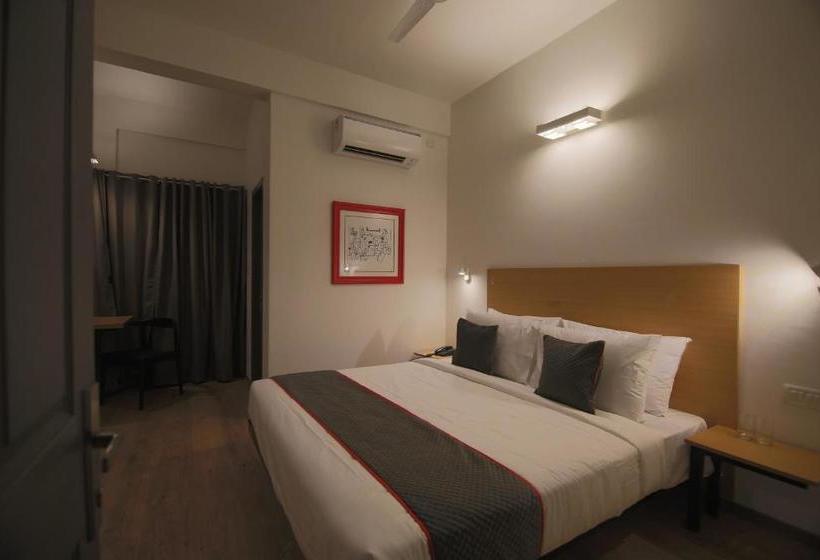 בית מלון כפרי Super Townhouse Airport Road