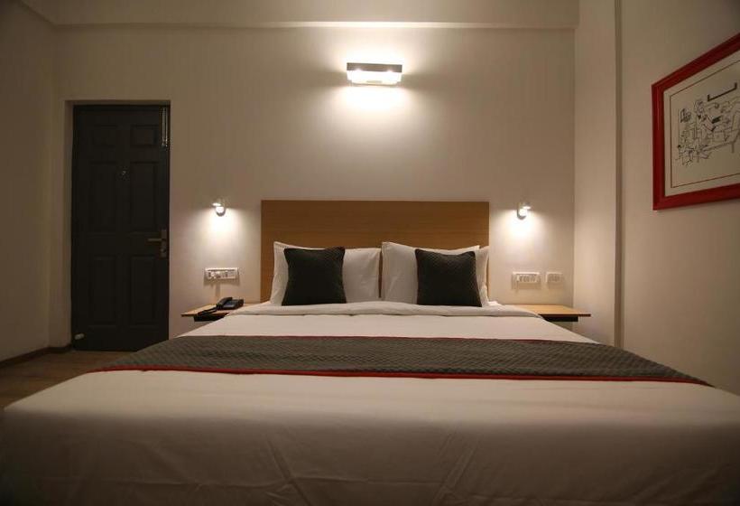 בית מלון כפרי Super Townhouse Airport Road