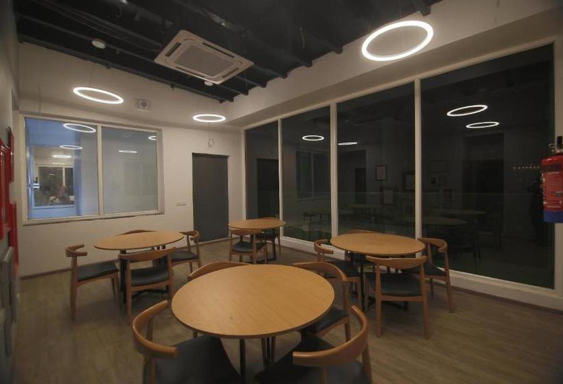 בית מלון כפרי Super Townhouse Airport Road