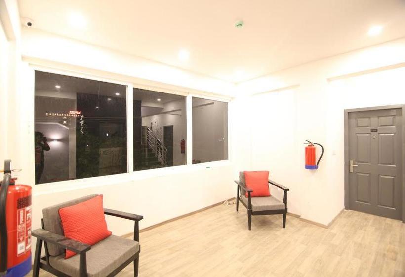 בית מלון כפרי Super Townhouse Airport Road