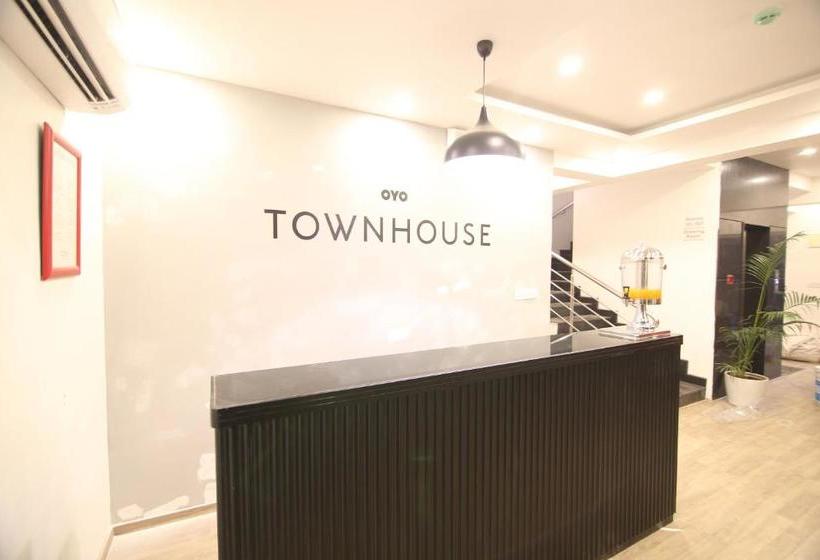 בית מלון כפרי Super Townhouse Airport Road