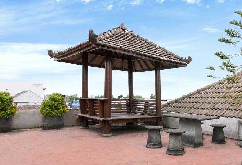 هتل Penginapan Rb Syariah By Oyo Rooms